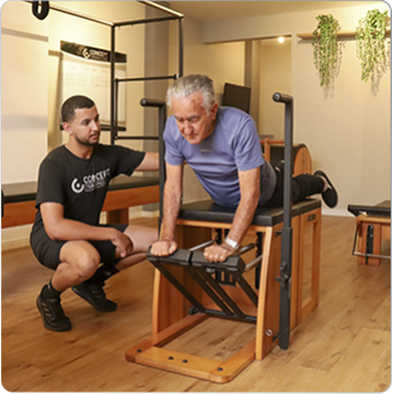 Exercícios que melhoram postura, flexibilidade e força, complementando seu treino para resultados mais completos e equilibrados.